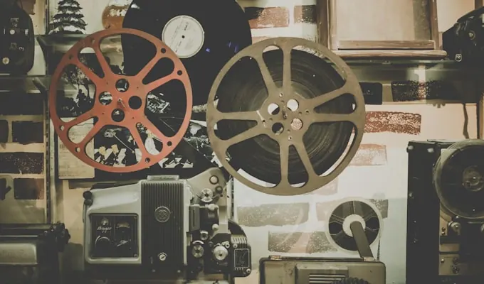 Projetor de filme antigo com rolos